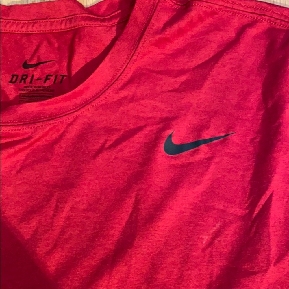 Nike men’s Dri-Fit t shirt in red - Picture 3 of 5